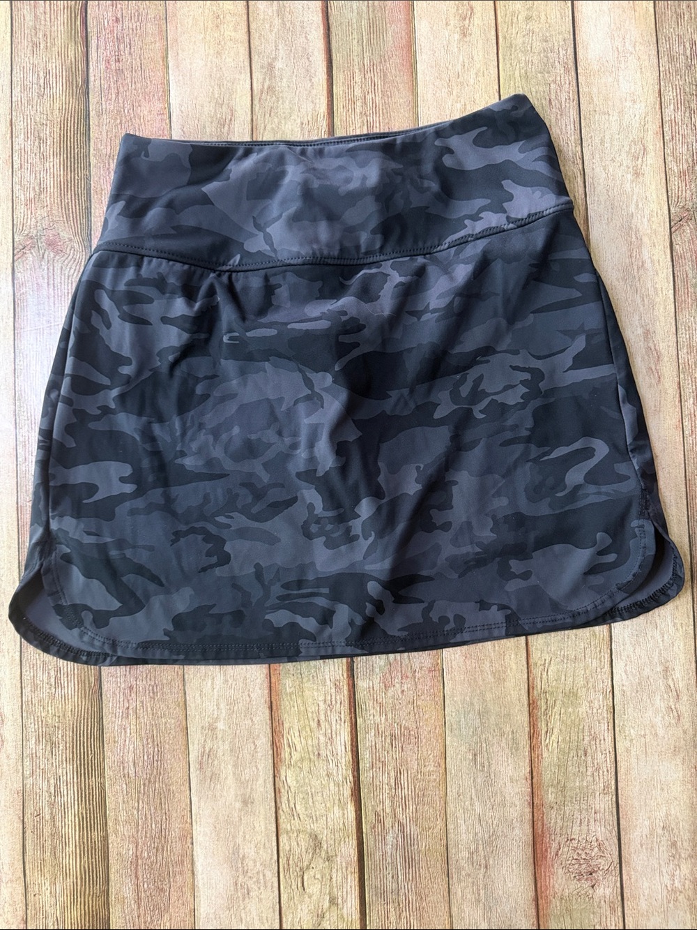 Women’s Black Camo Active Mini Skirt with High Waist